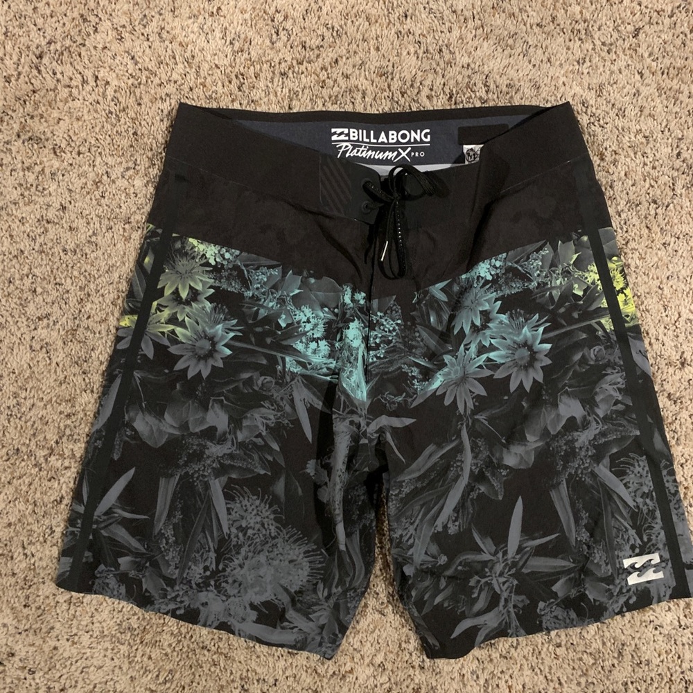 New billabong platinum x boardshorts